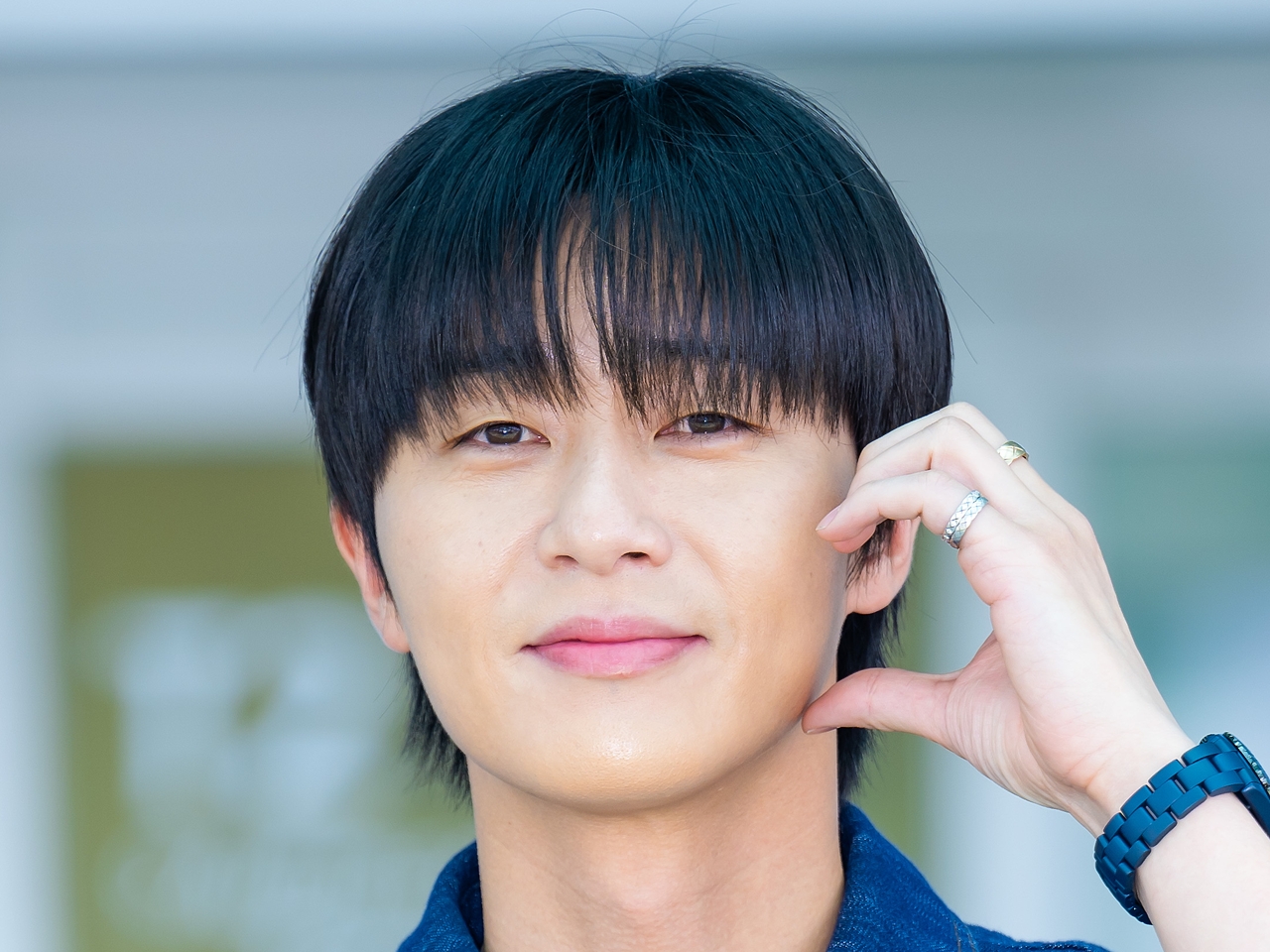 俳優パク・ソジュン、共演女優と海辺で初々しい恋！新ドラマ『ギョンドを待ちながら』写真公開