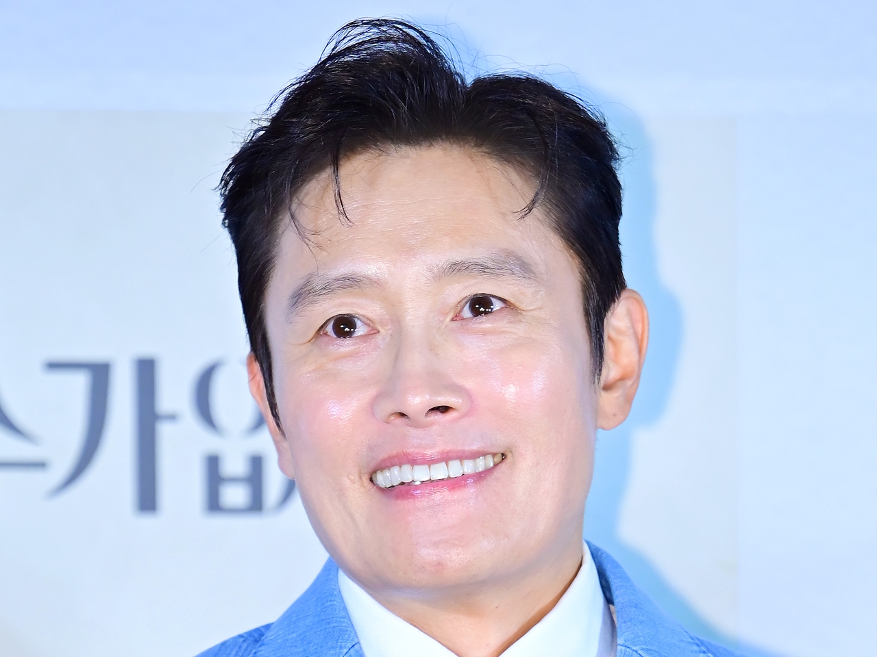 イ・ビョンホン、トロント国際映画祭で韓国人俳優初のトリビュート賞受賞「非常に誇りに思う」