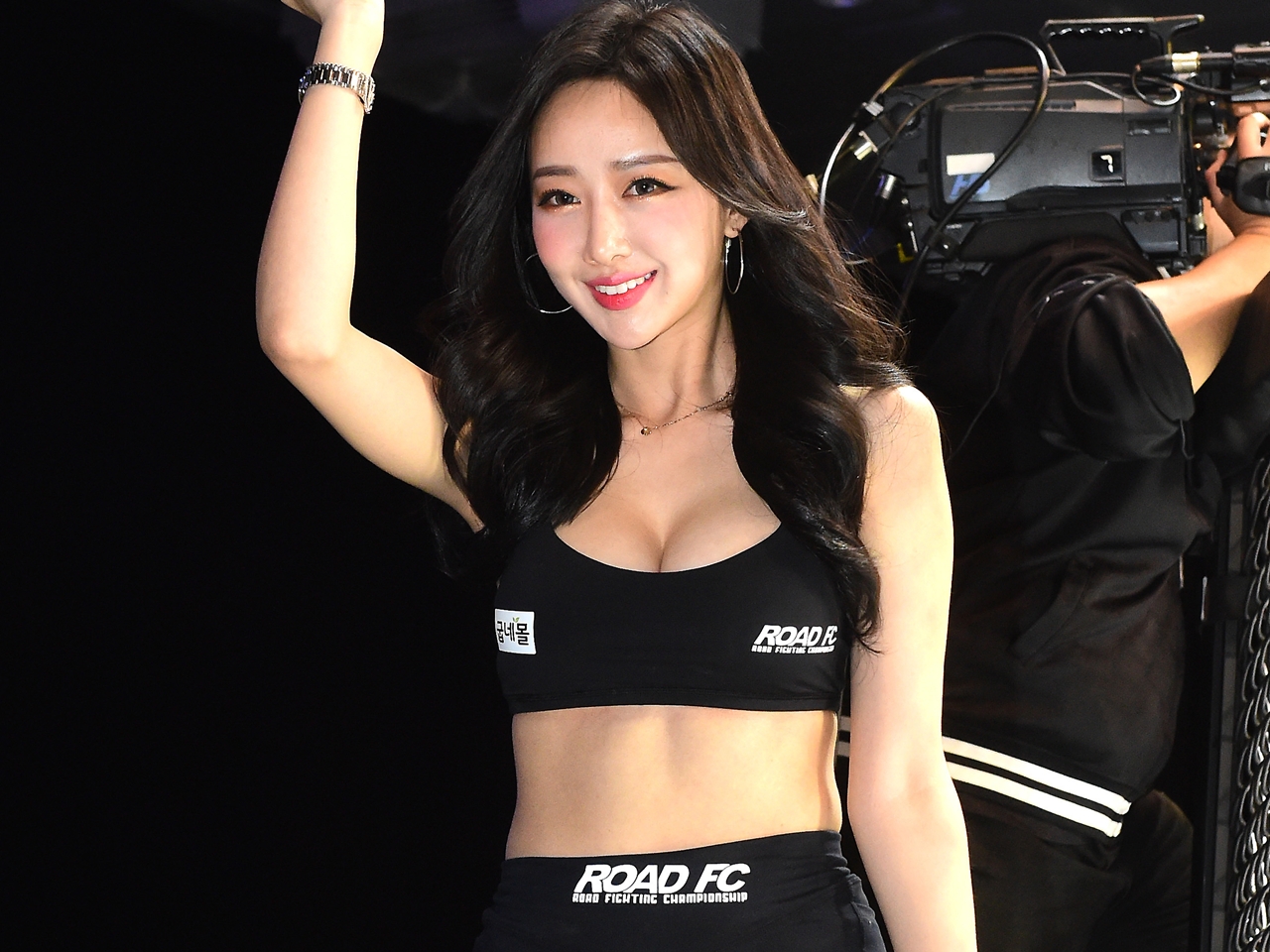 生前はレースクイーンやラウンドガールとして人気も…突然この世を去った韓国女性モデル、1周忌