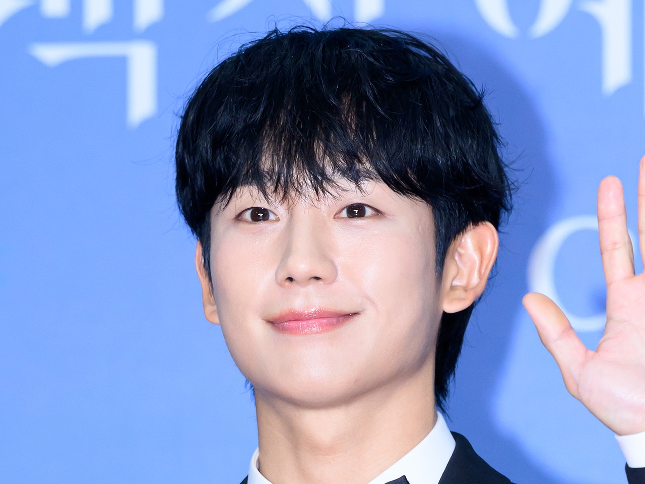 俳優チョン・ヘイン、往年の映画スターに変身！高級感溢れる装いに似合う容姿端麗さ