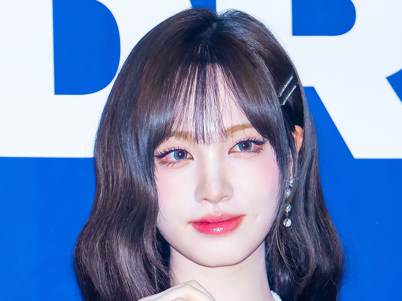 IVE・リズ、ガーリーなファッションで庭園のお嬢様に！韓国ファッションブランドのモデルに抜擢【PHOTO】