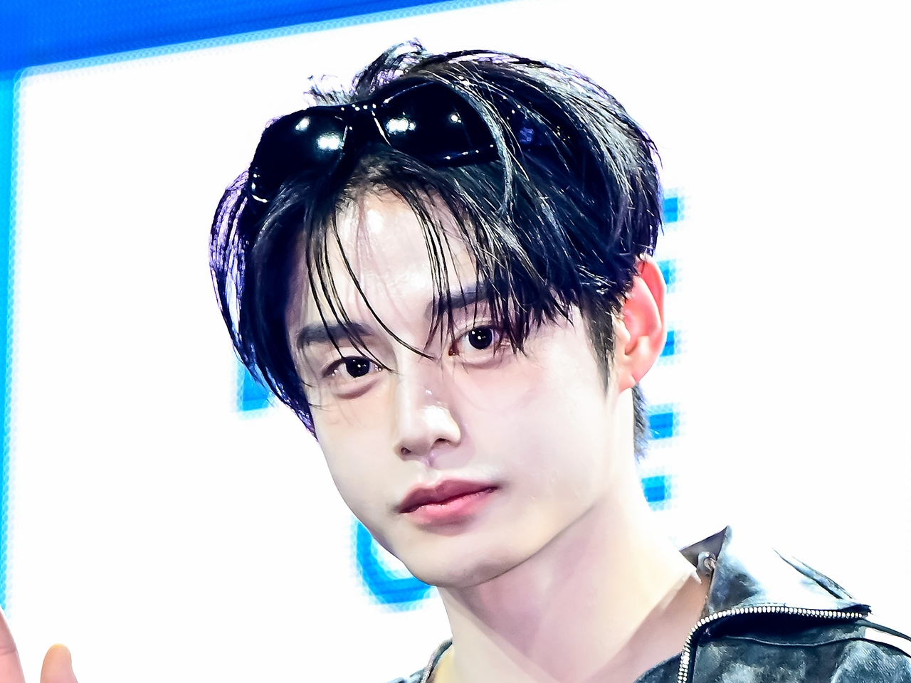 ZB1キム・ジウン、美しすぎる横顔に注目！くっきりとした目鼻立ちで虜