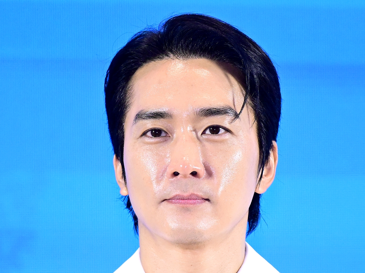 “韓流四天王第2世代”俳優ソン・スンホン、深い悲しみのなか母を見送る…本日（23日）出棺式