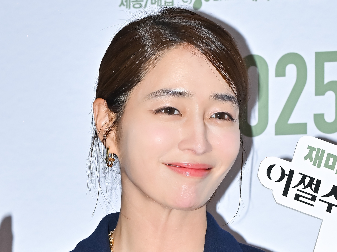 女優イ・ミンジョン、夫イ・ビョンホンの映画試写会で脚に注目が集まった理由とは？