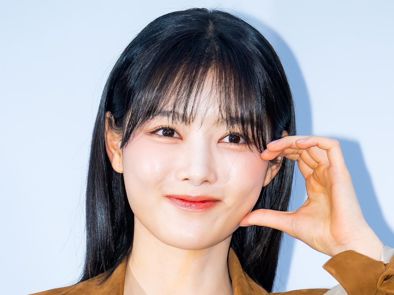 熱愛説が浮上した共演俳優との自撮りも！『トンイ』名子役キム・ユジョン、近況を公開【PHOTO】