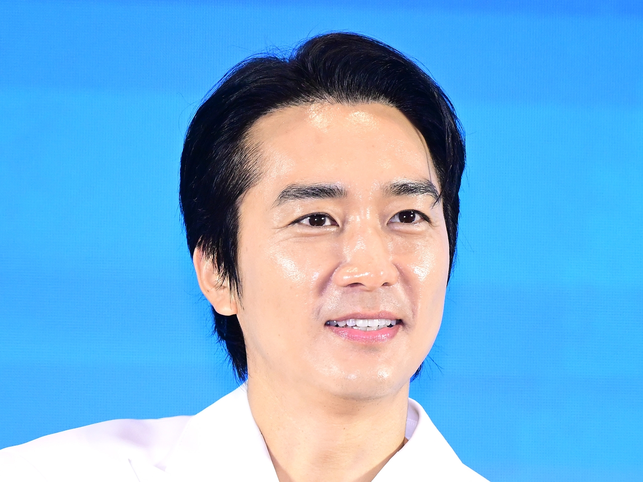 “韓流四天王第2世代”俳優ソン・スンホン、亡くなった母に温かいメッセージ「痛みのない場所で…」