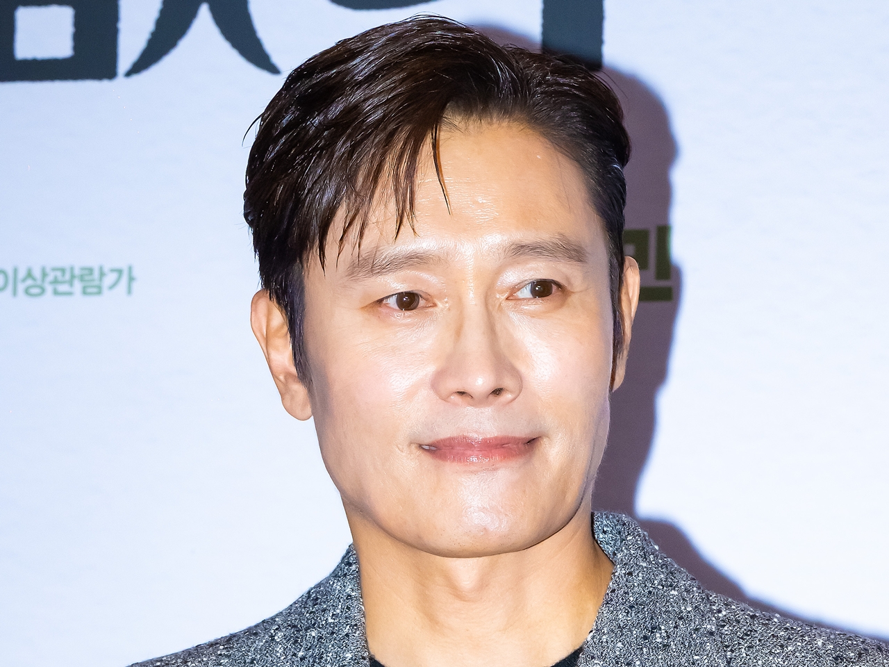 俳優イ・ビョンホン、撮影現場に大遅刻してきた後輩に“神対応”！監督「どうしてそうなれるのか」