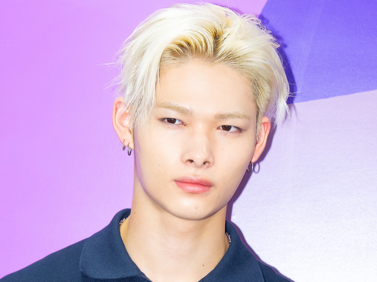 「10代とは思えない色気…」ENHYPEN・ニキ、大人びた眼差しにファン悶絶【PHOTO】