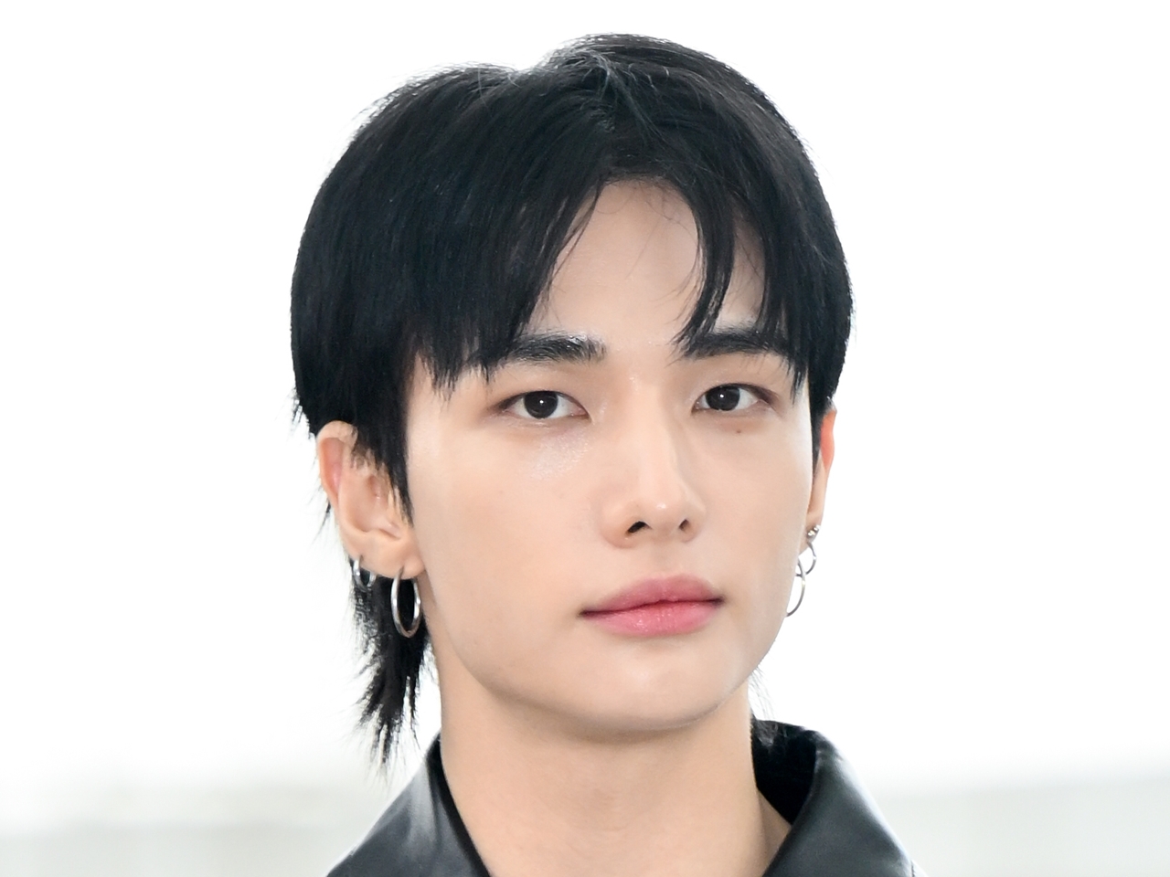 Stray Kids・ヒョンジン、オールバックで破壊力抜群の強烈な魅力を披露「造形が美しい」【PHOTO】