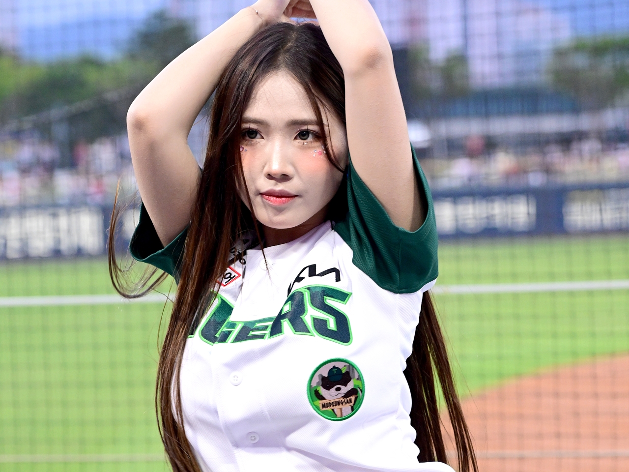 メリハリ感もくっきり…韓国19歳チアガールの”ぴたぴたボーダーSHOT”に反響多数「可愛すぎません？」【PHOTO】