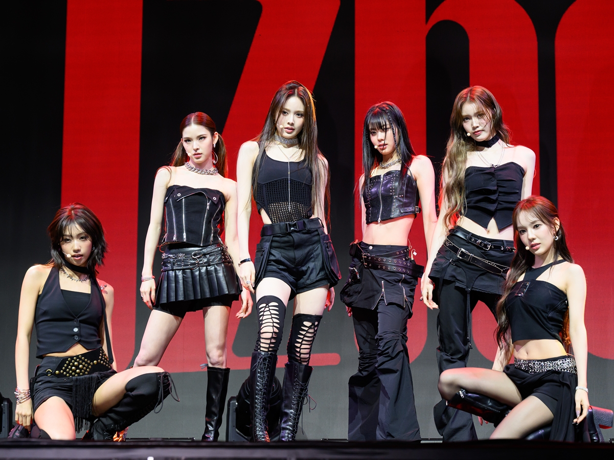 日本人所属のizna、弾ける魅力で注目度急上昇！カムバックと同時にウェブバラエティ番組多数出演