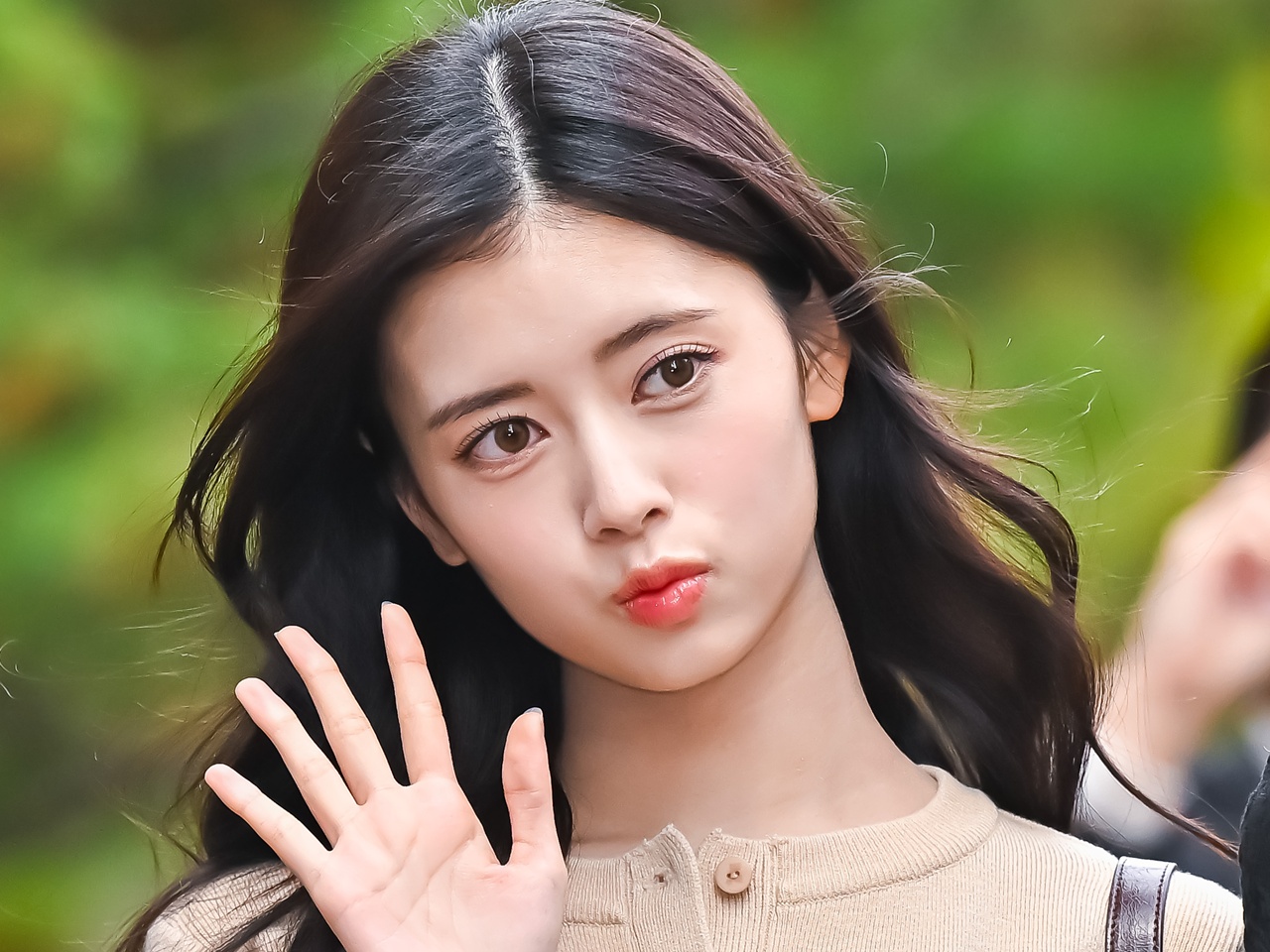 NiziU・リマ、ラーメンを食べる姿が「可愛すぎる」と話題に！上目遣いに胸キュン【PHOTO】