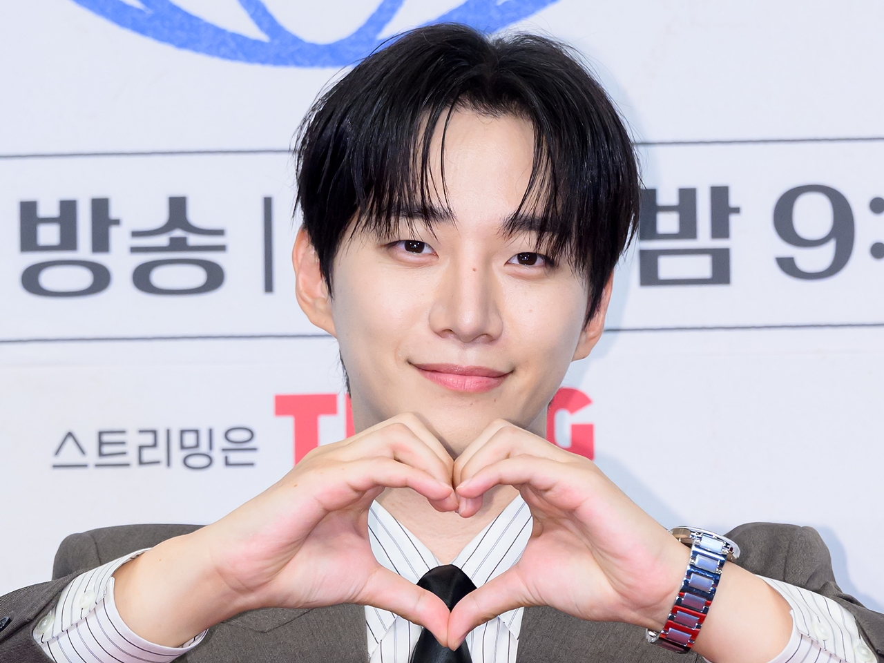 「発光してる」2PM・ジュノ、どこでも輝く端正なルックスに惚れ惚れ…多忙な日々を一挙公開【PHOTO】