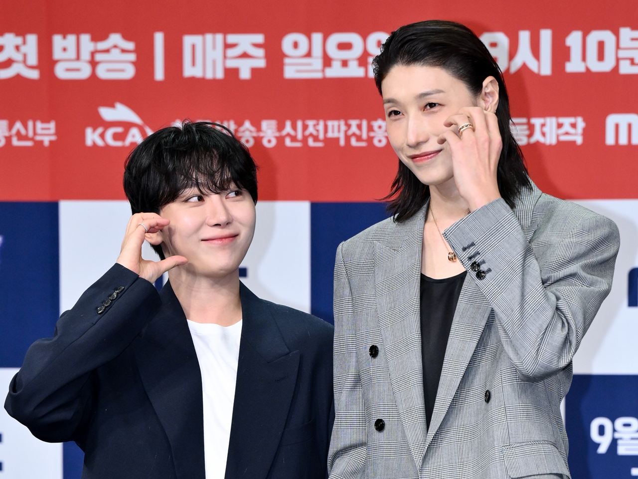 SEVENTEEN・スングァン、アイドルから“敏腕マネージャー”に転身!? 憧れのバレー女帝から褒められる