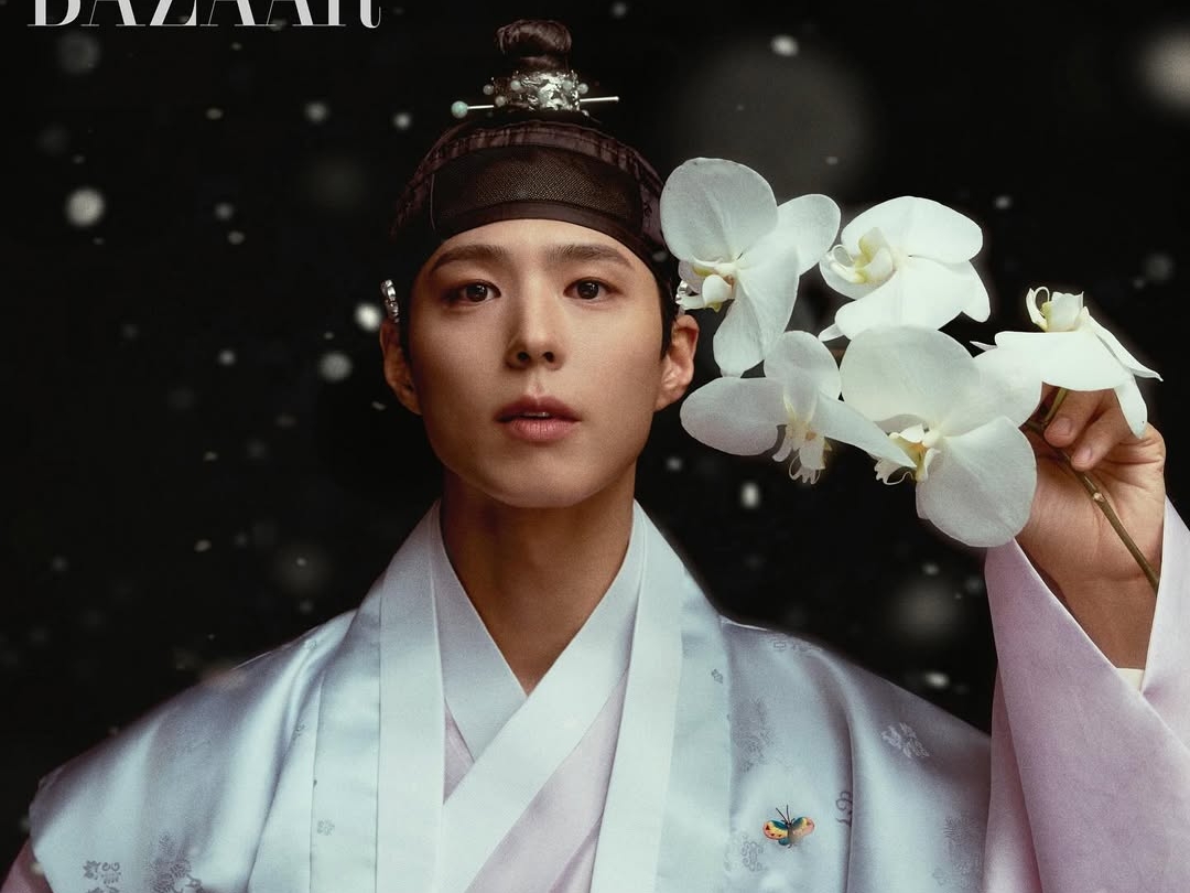 パク・ボゴム、韓服姿で麗しき“貴公子オーラ”全開！ファッション誌特集カットを先行公開【PHOTO】