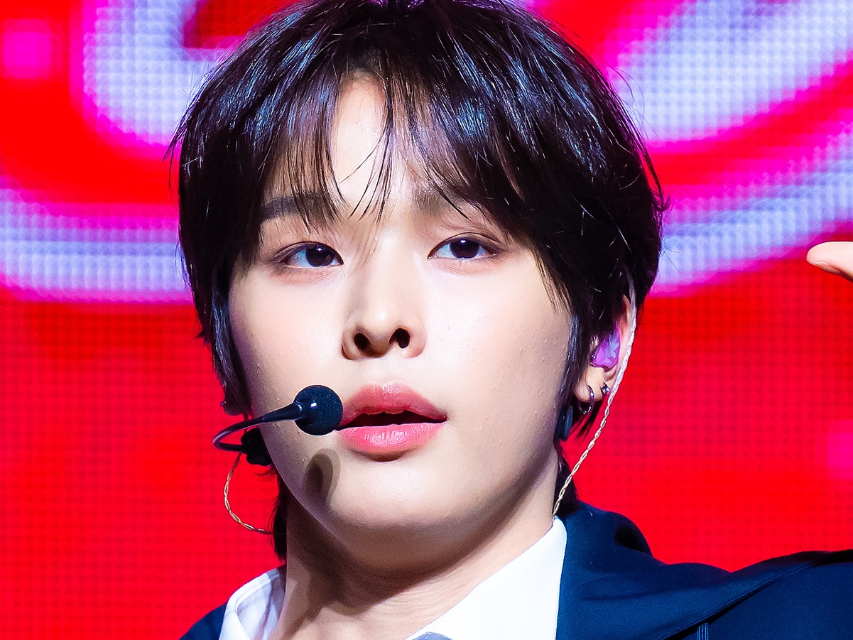 元モー娘。高橋愛のいとこ・NCT WISHリク、“超近距離SHOT”に胸キュンするファン続出！「めろい」【PHOTO】