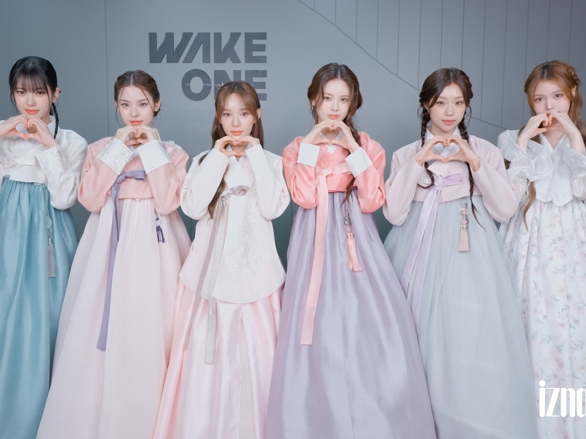 izna、日本人メンバーも韓服姿で登場！ファンへ温かな秋夕メッセージ「楽しくて幸せな連休を」