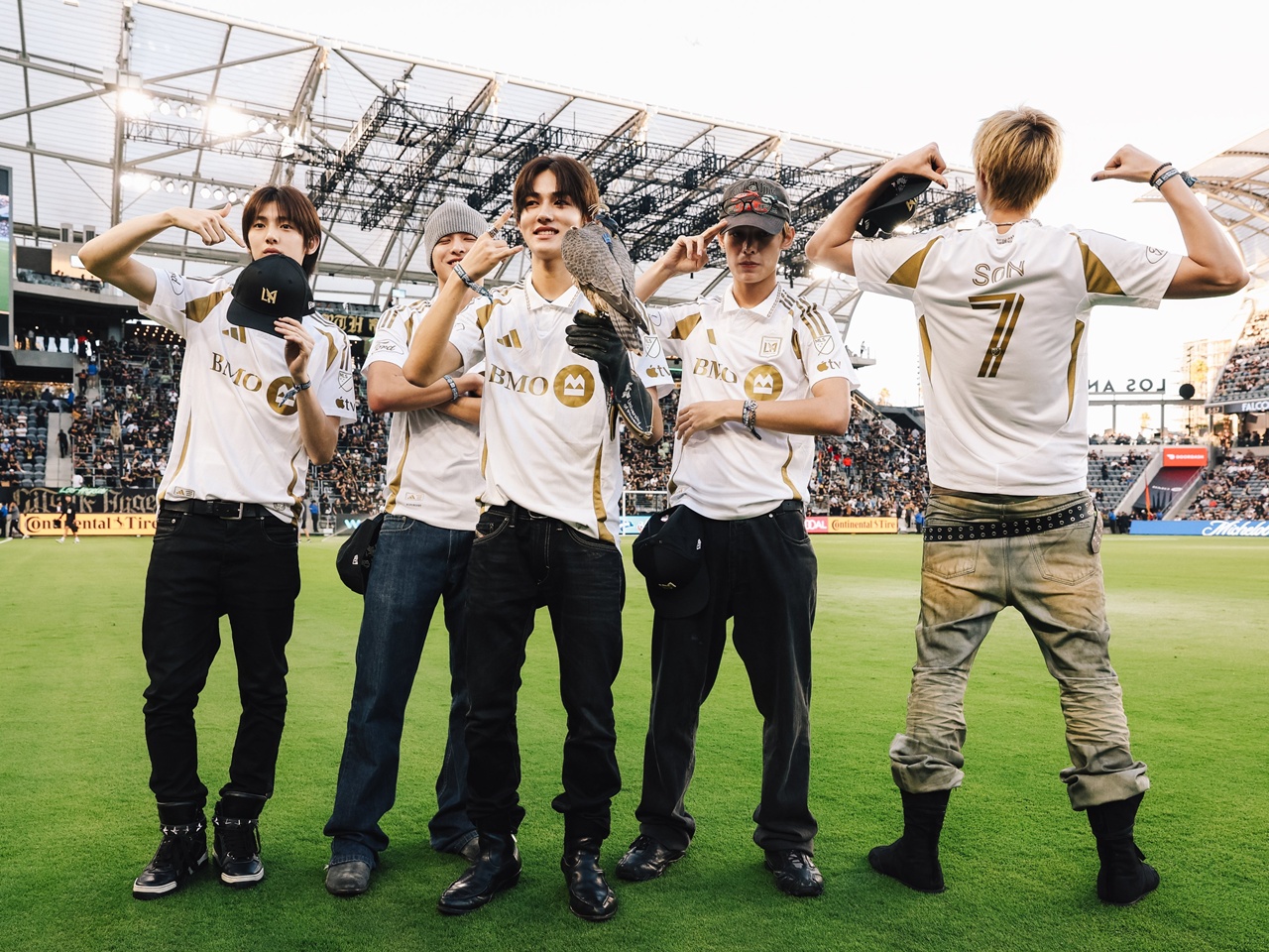 CORTIS、LAFCホーム戦に登場！ソン・フンミンの本拠地で韓国アーティスト初の偉業を達成