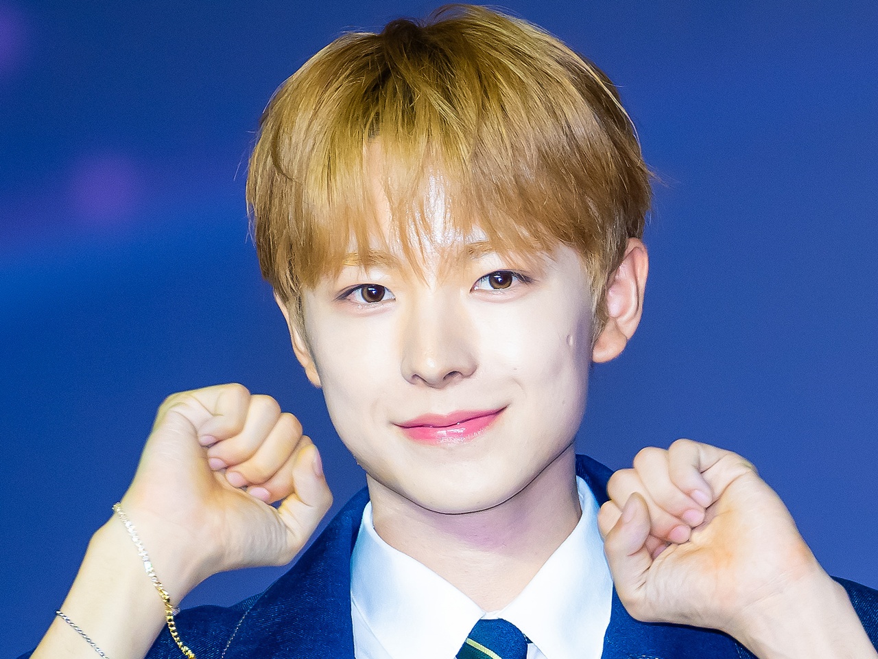 NCT WISH・ユウシ、“子猫ポーズ”にファンメロメロ！「飼いたい…」「癒されました」【PHOTO】