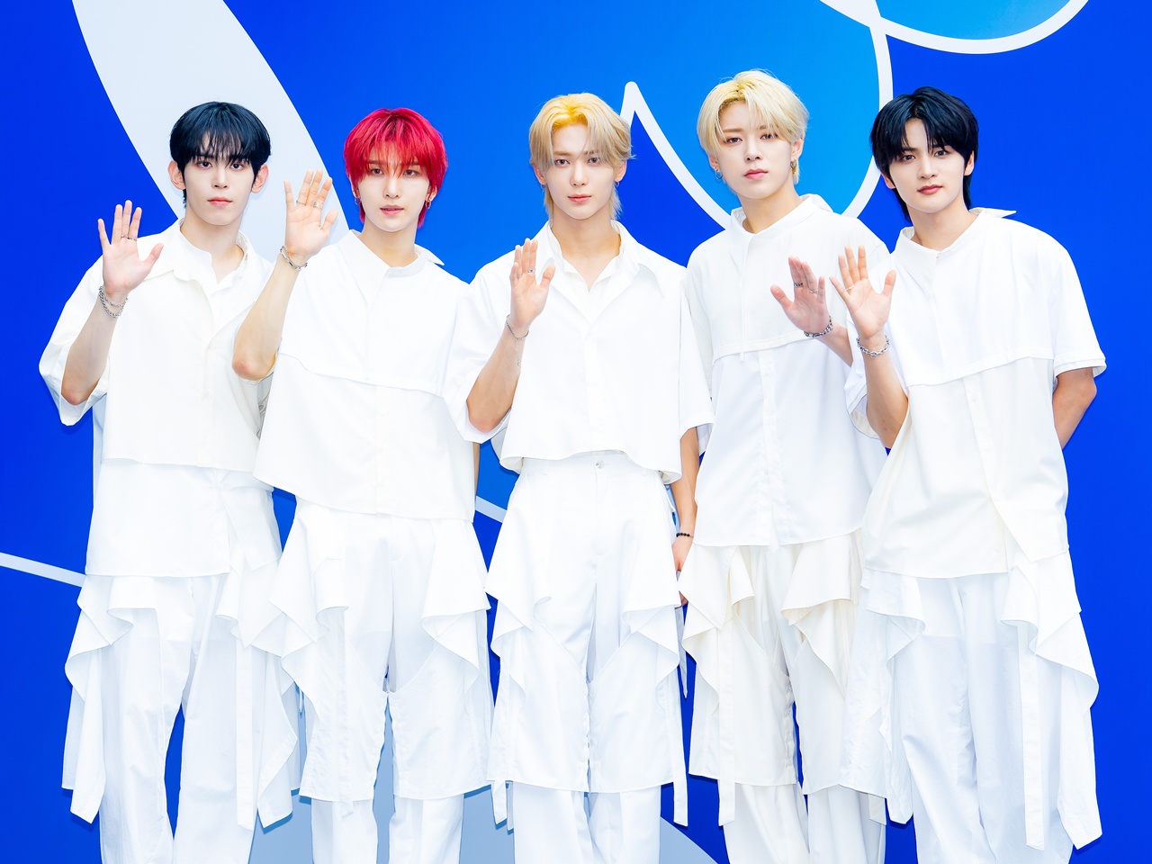 “i-dleの弟分”NOWZ（ナウズ）、有名俳優と共演！人気ドキュメンタリー番組にサプライズ出演