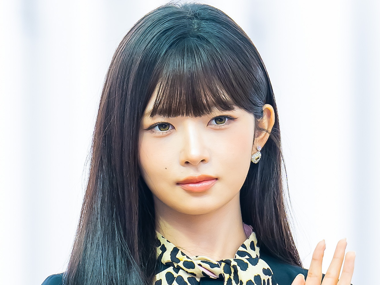 IVE・レイ、“夢の国”を楽しむ姿が可愛すぎる！リズとの密着ショットにファン歓喜「カップルズ尊い」【PHOTO】