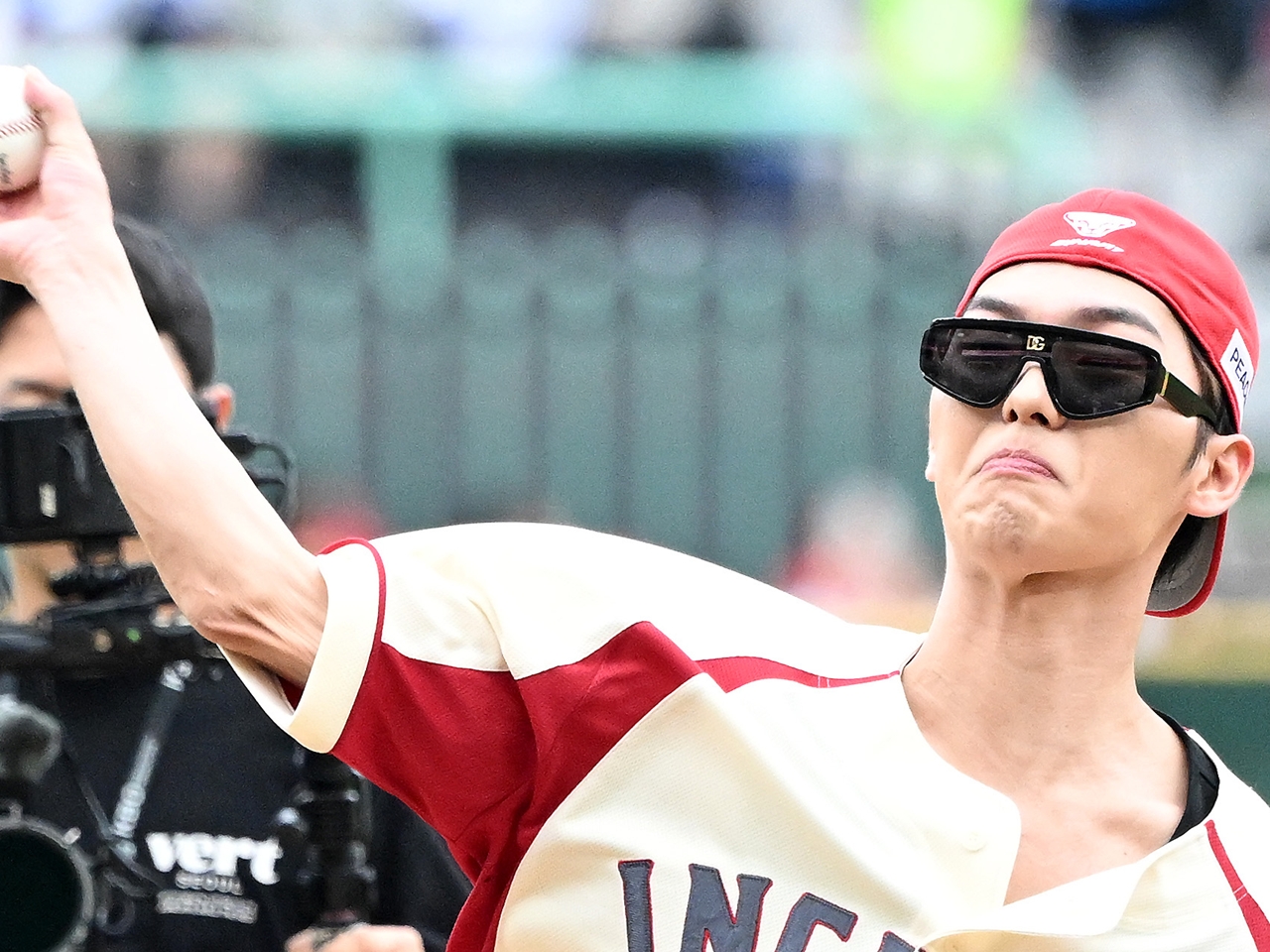 韓国お騒がせ俳優の“暴投”始球式、議論は収まらず…ついに子供の母親まで登場「ぞっとする」