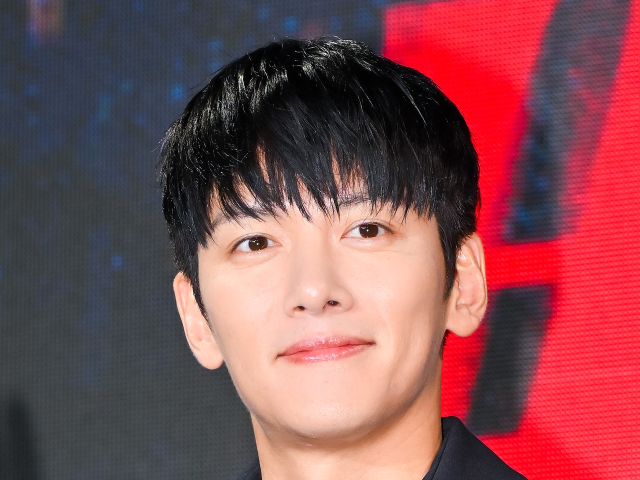 俳優チ・チャンウク、スイムウェア姿を突然公開！筋骨隆々の上半身に視線釘付け「筋肉が眩しい」【PHOTO】