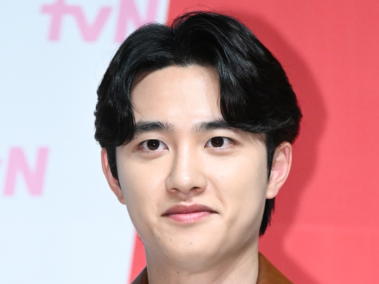 EXOド・ギョンス、悪役に初挑戦！新ドラマ『捏造された都市』の冷酷な姿を捉えたスチール公開