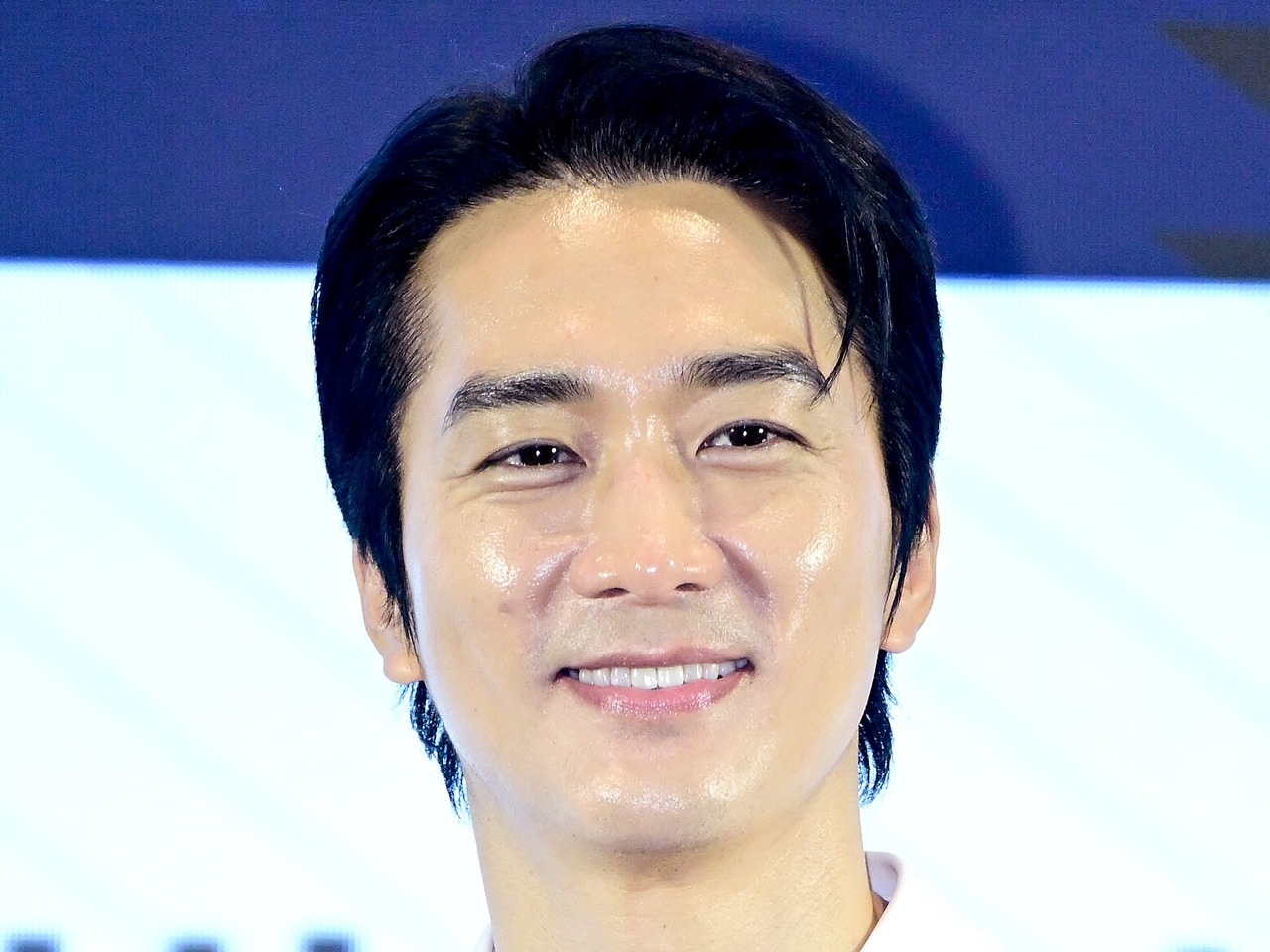 “韓流四天王第2世代”俳優ソン・スンホン、義理堅さが芸能界で噂に！ファンの結婚式に参加の美談も