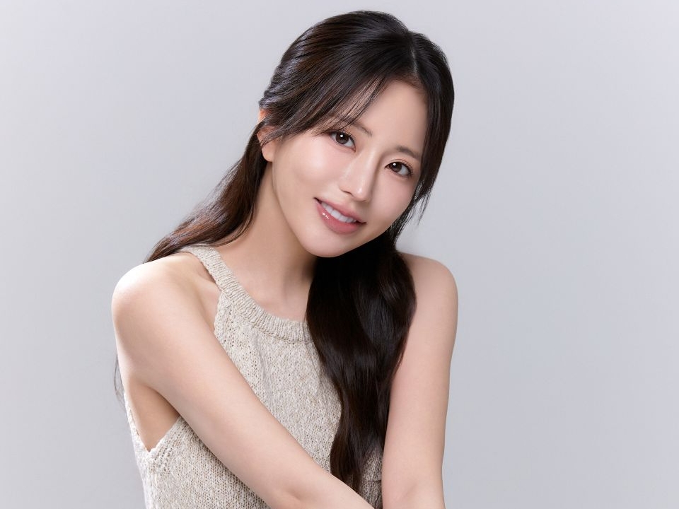 “美しき日本人フリーアナ”が韓国芸能事務所の一員に！谷あさこと専属契約「より良い俳優になれるよう…」