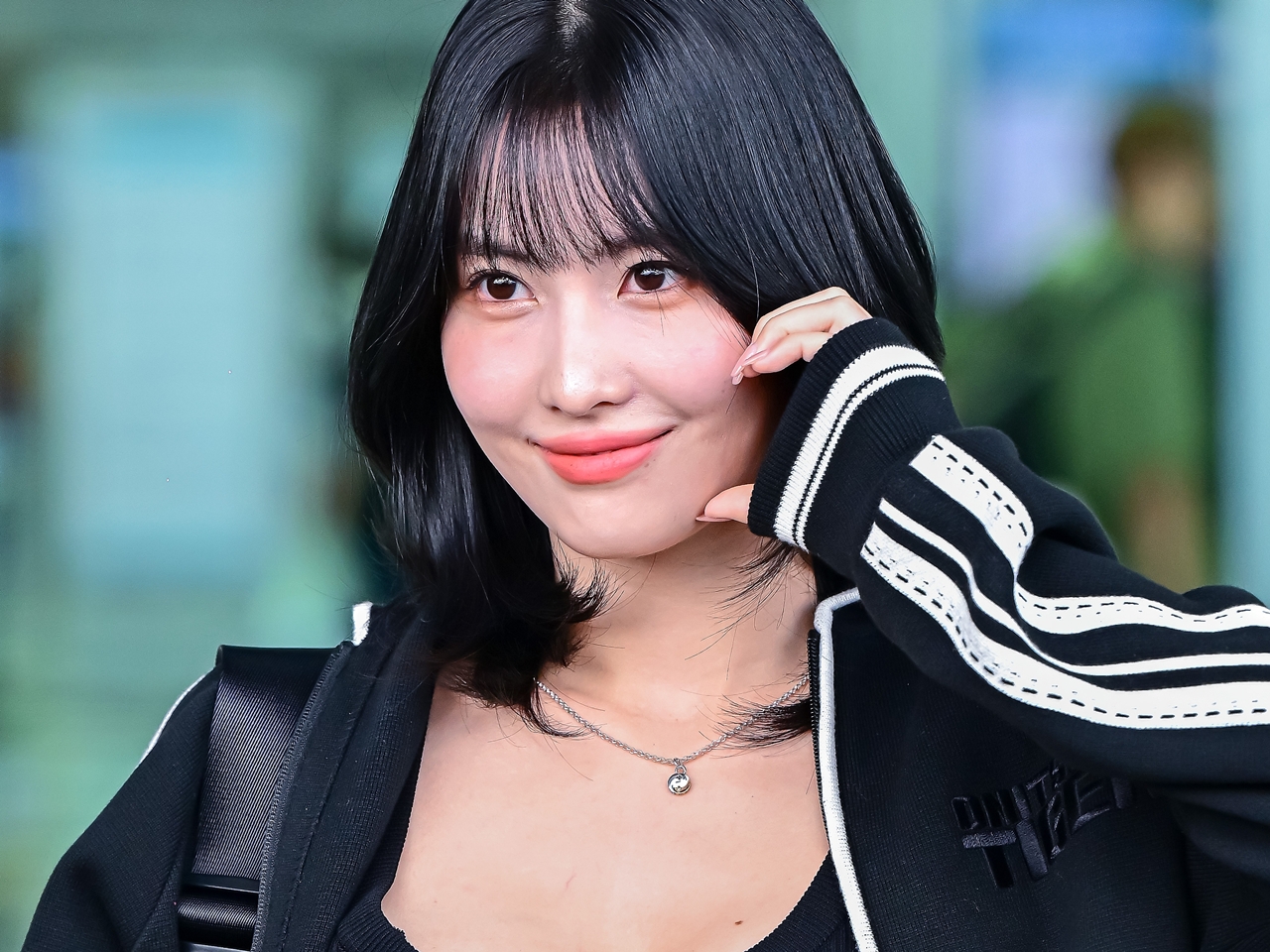 【写真】ほぼ丸見え…TWICE・モモ、胸元ぱっくりランジェリー衣装の貫禄美貌「私の神様」の声