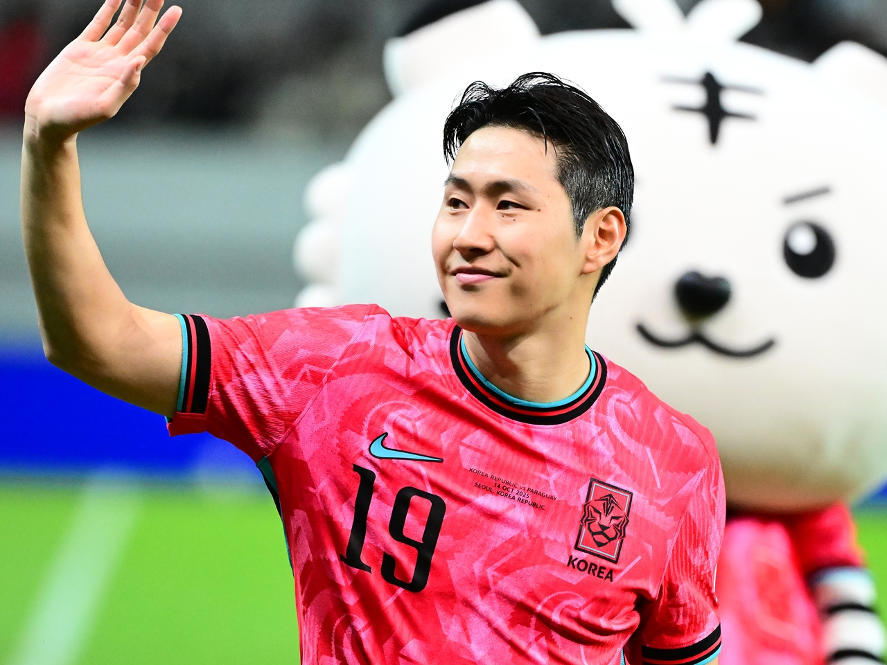 ”親友”久保建英ら抑え韓国人選手3人目の受賞！イ・ガンイン、自身初のアジア年間最優秀国際選手に輝く