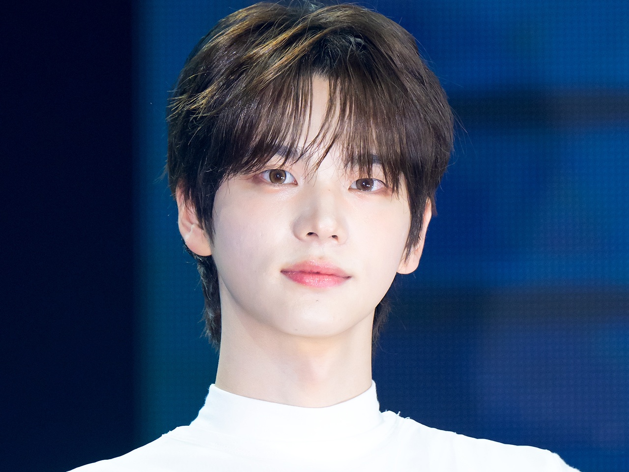 TWS・シンユ、『人気歌謡』MCデビュー大成功！“初恋ビジュアル” で安定した進行を披露