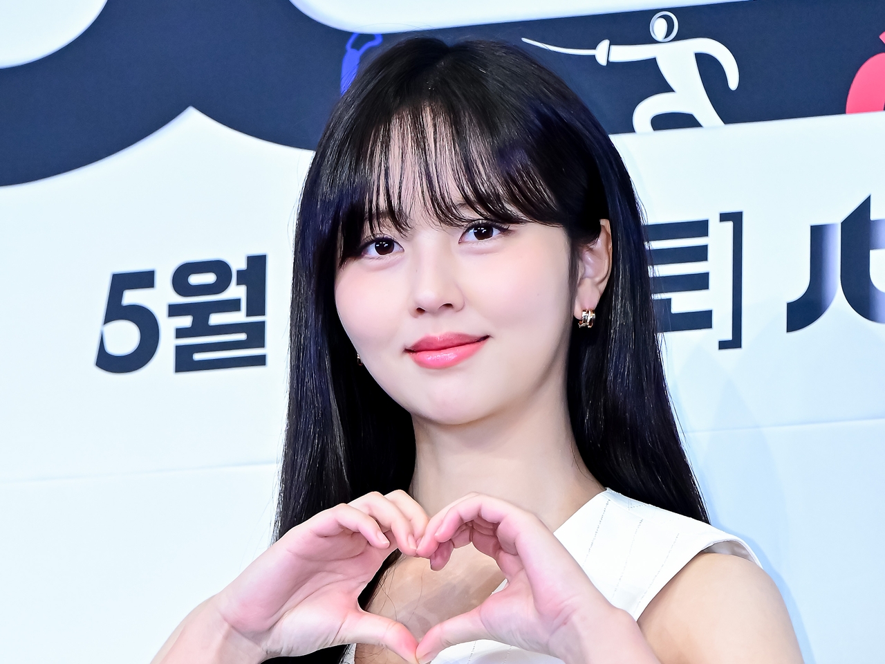 Billlie“話題の日本人”ツキ＆“ASTROメンバーの妹”ムンスア、制服