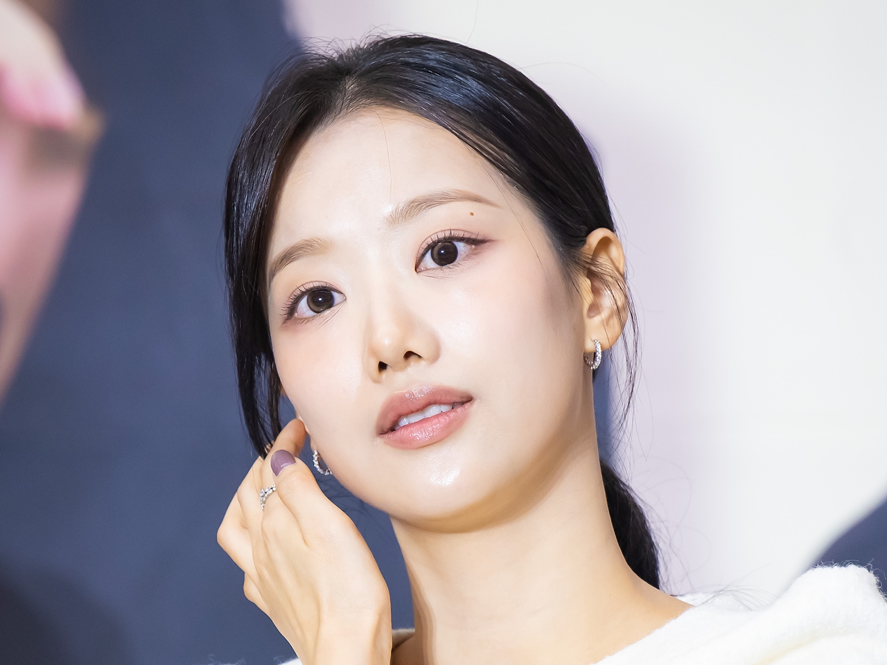 いじめ疑惑から復帰の元K-POPアイドル、女優として約6年ぶりに公の場へ「責任感を持って…」