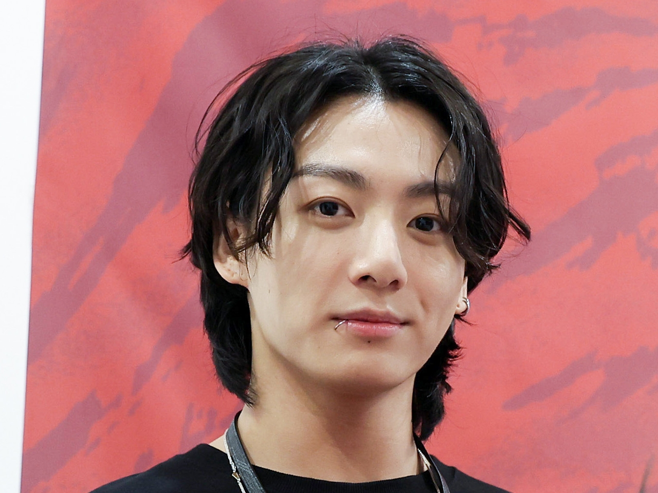 JUNG KOOK、人気チョコ菓子で“自分の名前”探すも見つからずションボリ…「1日1個開けてるのに」