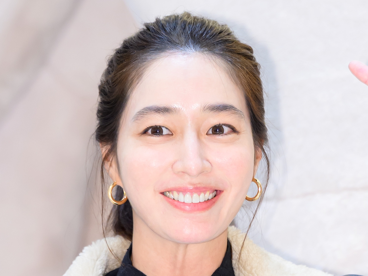 “イ・ビョンホンの妻”女優イ・ミンジョン、娘の百日祝いの写真を初公開「元気に可愛く育ってね」