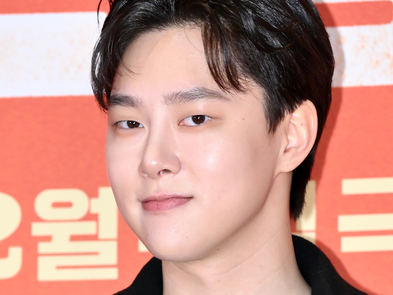 BTS・JINの親友、「兵役で最も過酷」な海兵隊へ！『プデュ2』出演俳優クォン・ヒョンビンが11月入隊