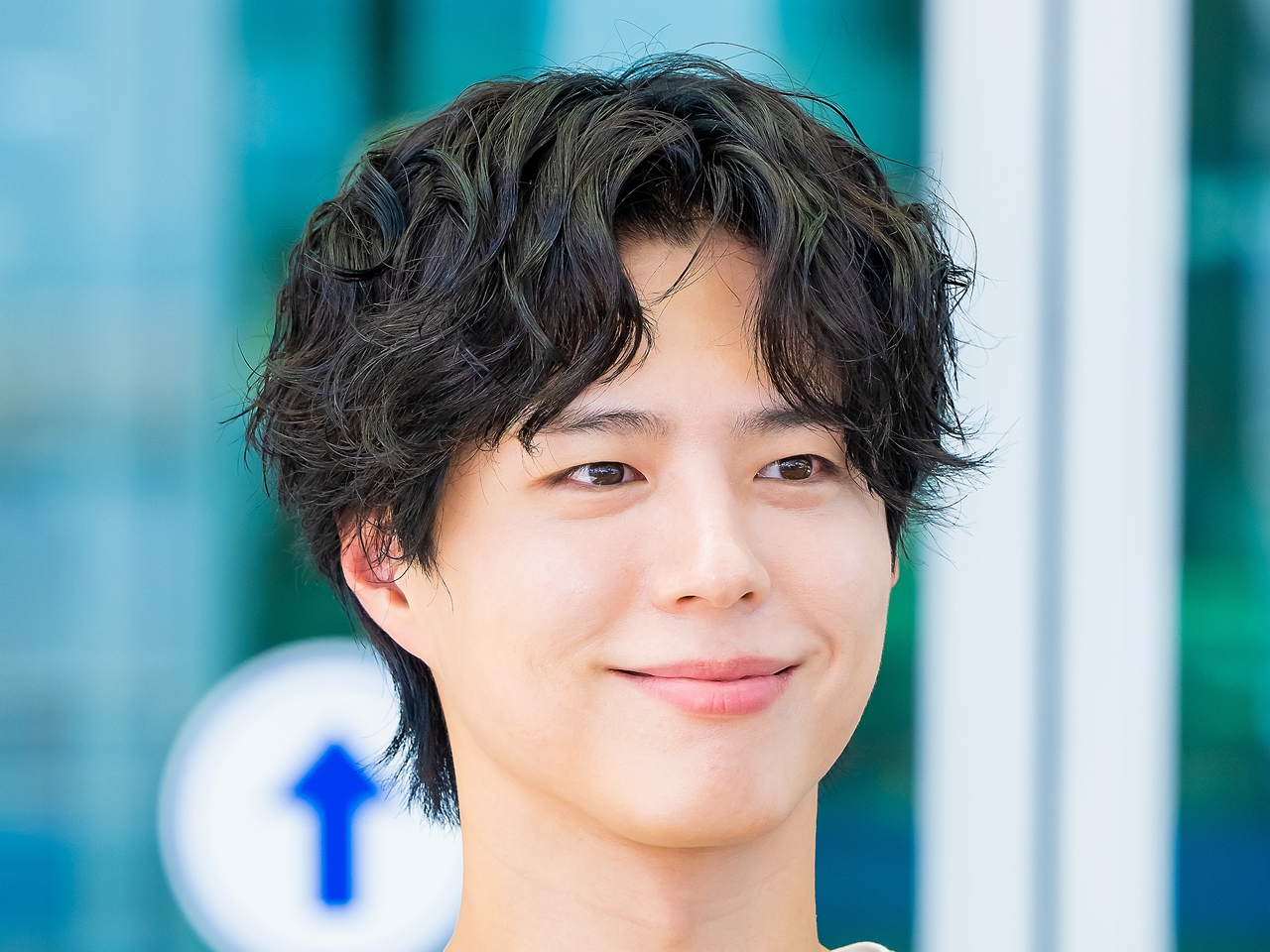 俳優パク・ボゴム、早朝ランニング中も輝く美貌！先輩歌手にファンへの感謝を語る微笑ましい姿も