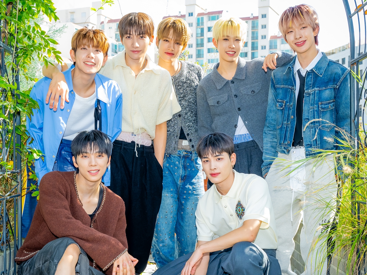 本日カムバックのNEXZ、JYP先輩アーティストも絶賛！新曲『Beat-Boxer』で“次世代パフォーマンスグループ”の実力証明