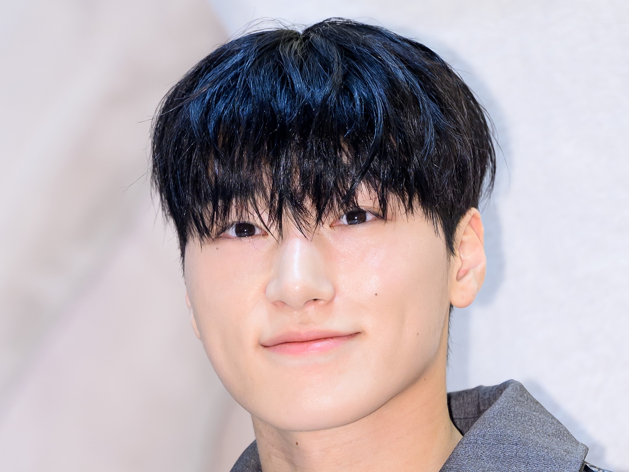 来日SHOTも！ATEEZ・サン、“爆イケ”アイドルからオフは恋人感満載に「ときめきでAEDになれる」【PHOTO】