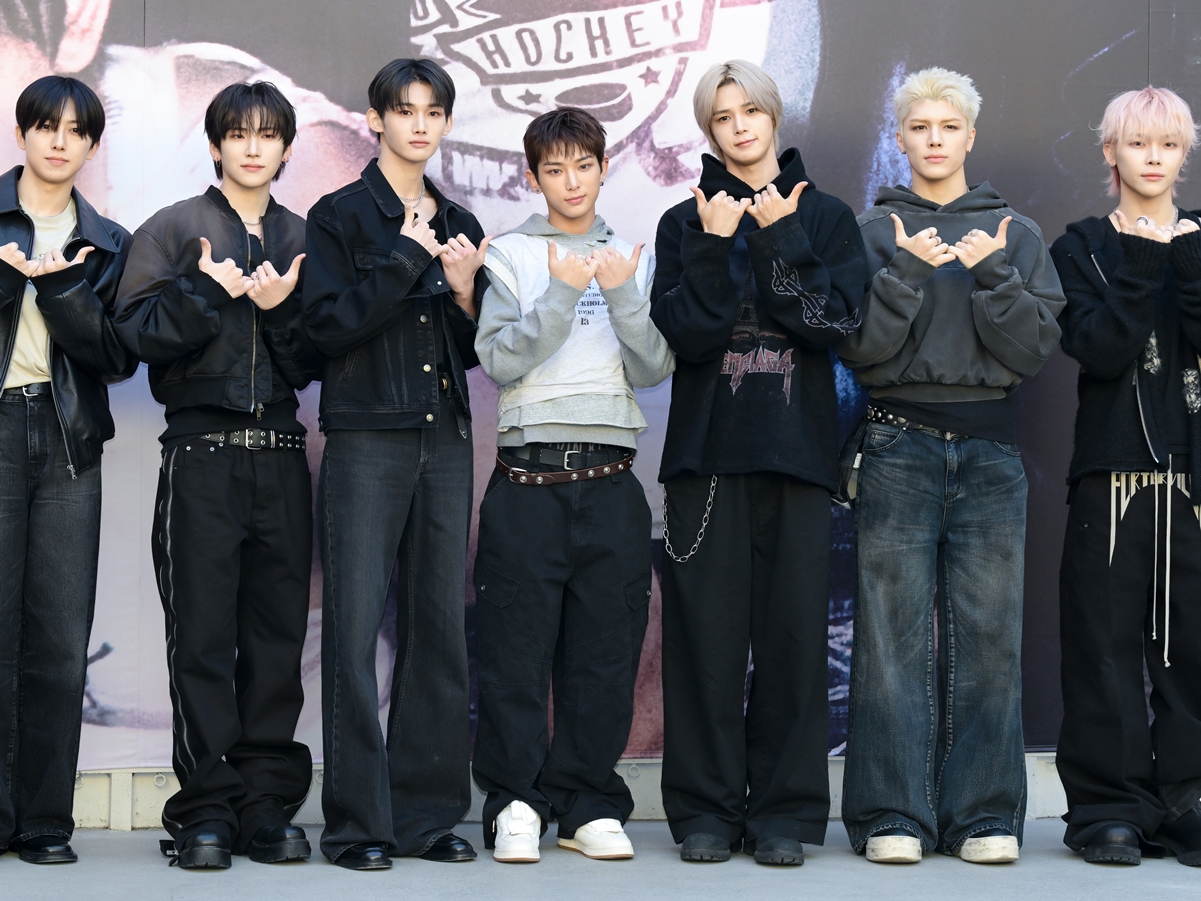 BTS（防弾少年団）、デビュー7周年記念“家族写真”公開へ「ピンク少年団