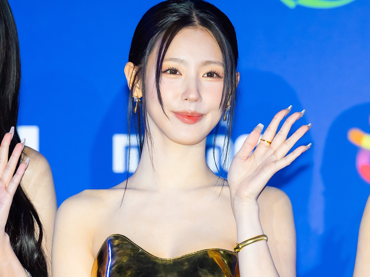 i-dle・ミヨン、“ほぼ紐衣装”の次は“ピチT”で魅了！無敵の美貌に負けない線の見せ方が話題【PHOTO】