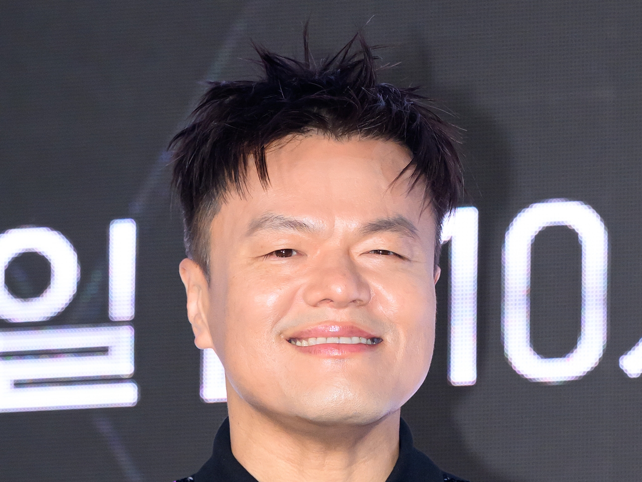 “TWICEの生みの親”が習近平主席と対面！韓国大統領を挟んだ豪華SHOTに驚愕