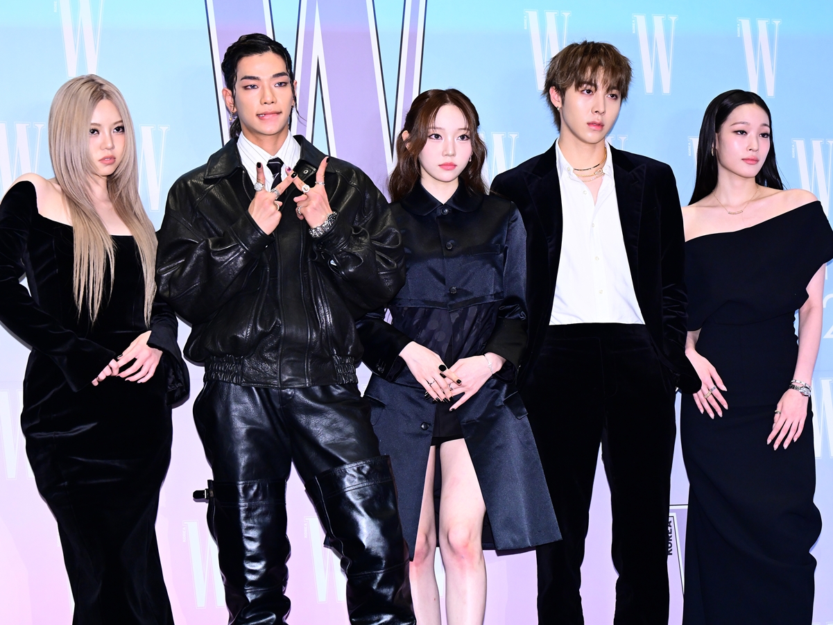 BTS（防弾少年団）、デビュー7周年記念“家族写真”公開へ「ピンク少年団