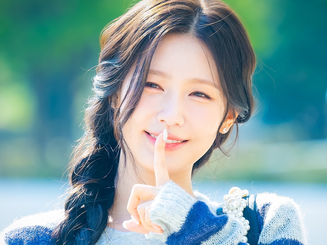 「指が折れて…」「実物と違いすぎる」事務所による“過剰な修正”　i-dle・ミヨンの自撮りに違和感