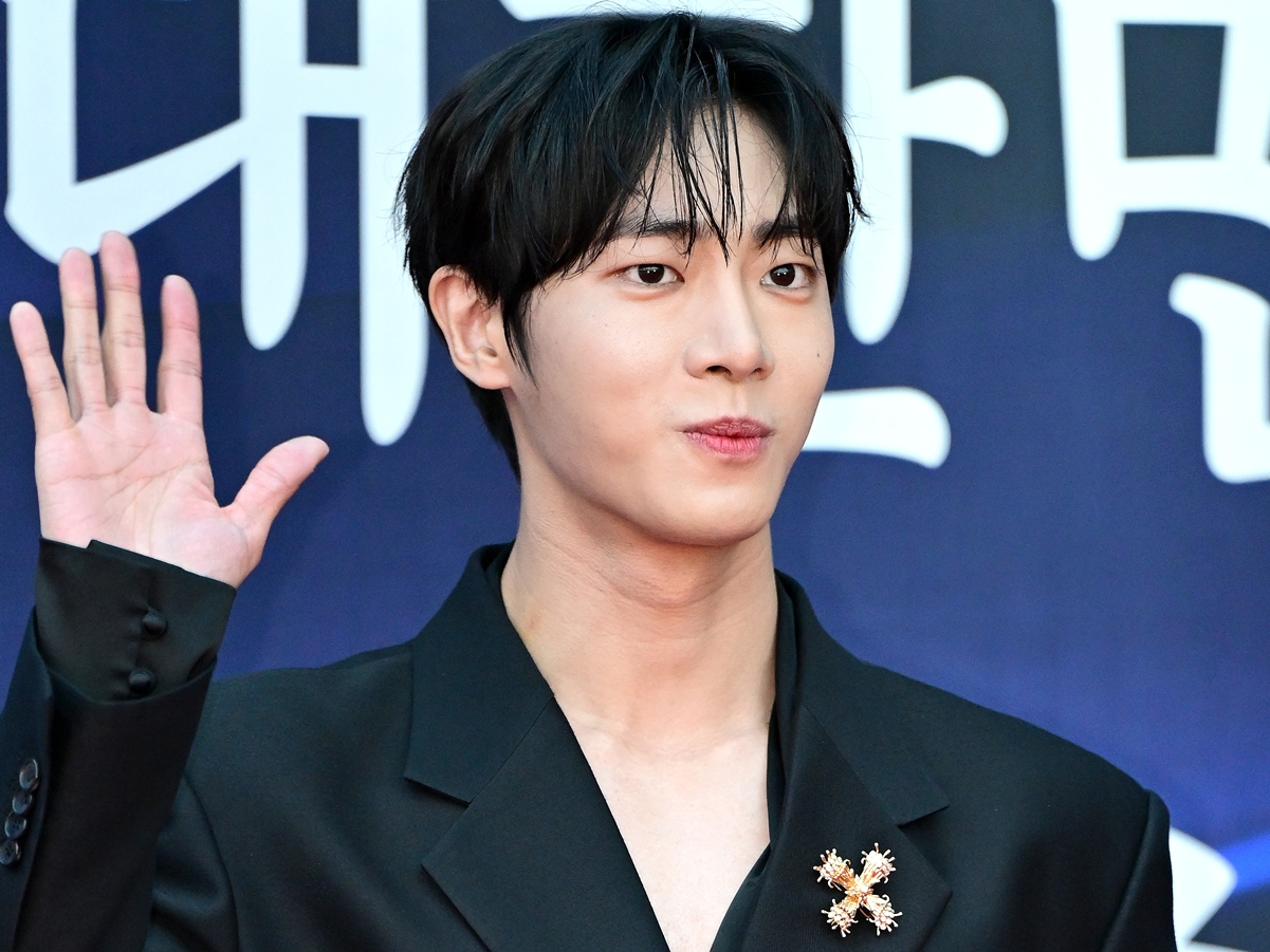 「心の準備が…」イケメン俳優チュ・ヨンウ、筋肉バキバキの“上半身SHOT”にファン騒然【PHOTO】