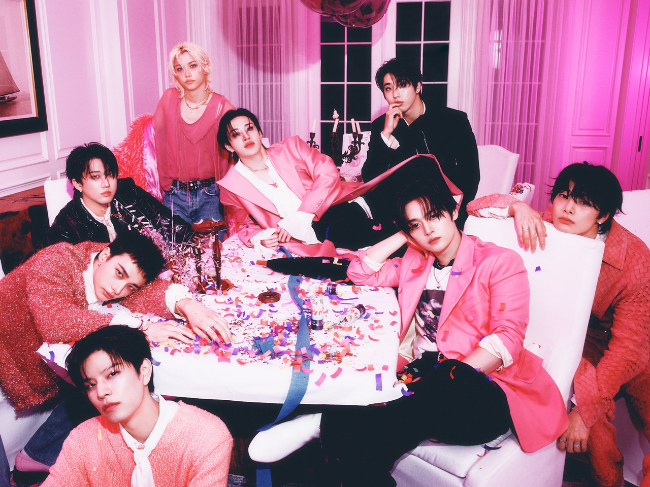 BTS（防弾少年団）、デビュー7周年記念“家族写真”公開へ「ピンク少年団