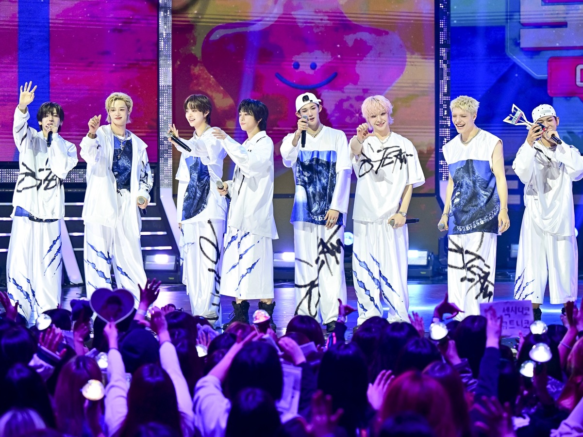 &TEAM、韓国音楽番組で“2冠”の快挙！爆発的な人気で韓国デビュー直後から快進撃続く「夢のよう」