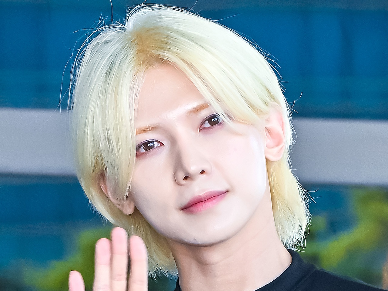 「芸術的な美しさ…」ATEEZ・ヨサン、白銀ヘアで際立つ“彫刻級”ビジュアルにファン悶絶【PHOTO】